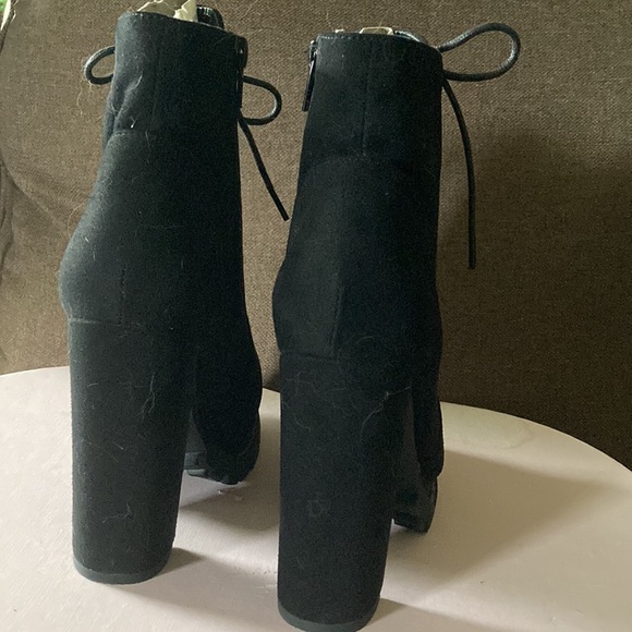 Lace up boots - Picture 3 of 3